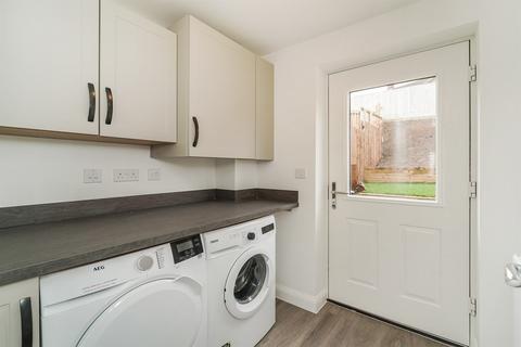 4 bedroom semi-detached house to rent, Nuneaton CV10