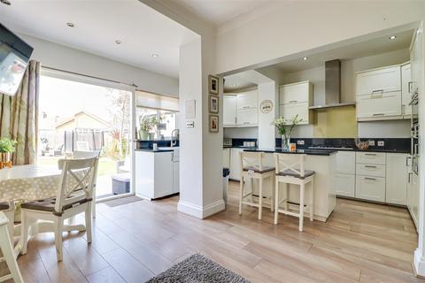 7 Cleveland Drive, Westcliff-on-sea, SS0 0SU