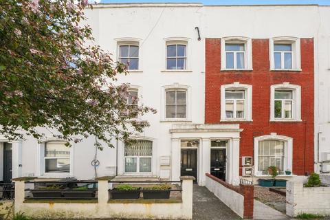 2 bedroom apartment for sale, Axminster Road, London, N7