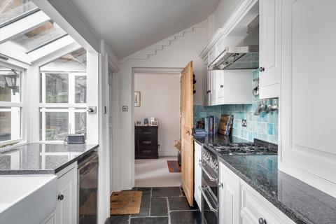 3 bedroom end of terrace house for sale, Blackheath Lane, Blackheath, Guildford, Surrey, GU4.
