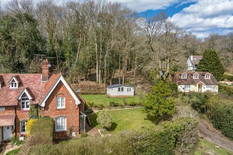 3 bedroom end of terrace house for sale, Blackheath Lane, Blackheath, Guildford, Surrey, GU4.