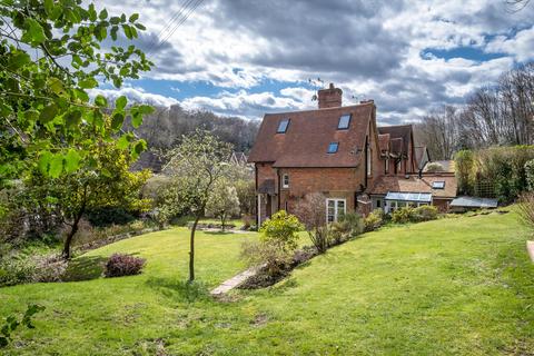3 bedroom end of terrace house for sale, Blackheath Lane, Blackheath, Guildford, Surrey, GU4.