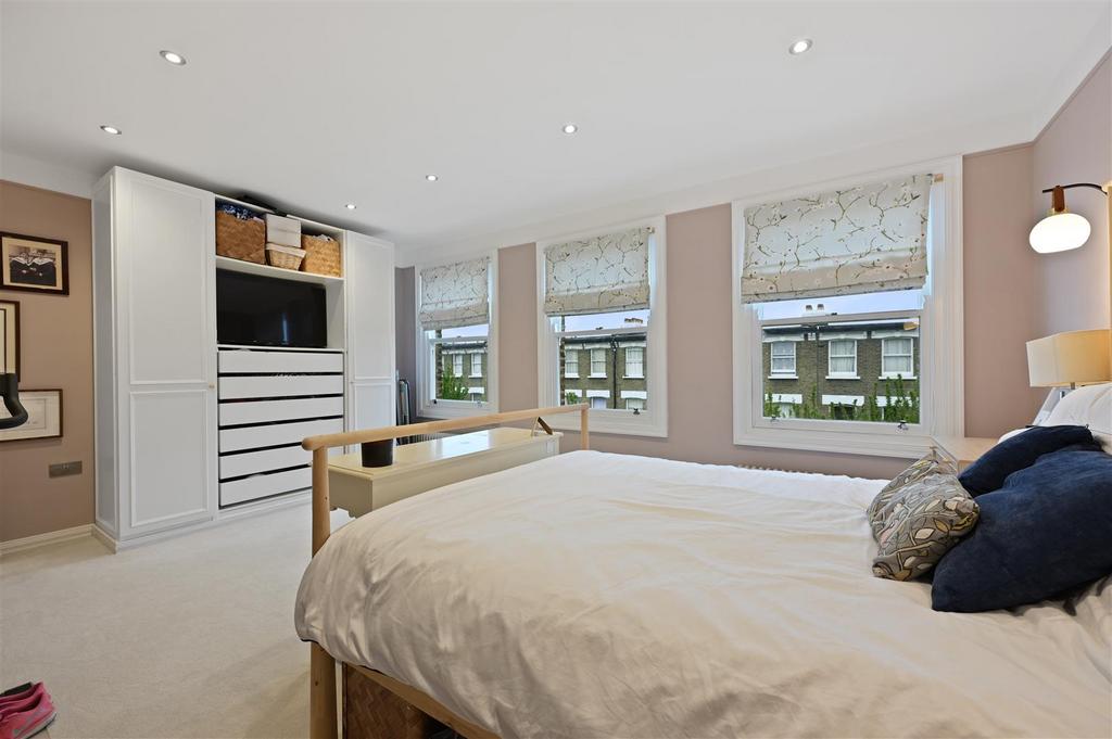 Minford Gardens - Bedroom E3 (1).JPG