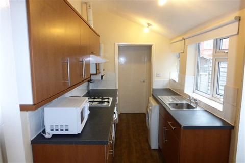 3 bedroom terraced house to rent, Humber Road, Beeston, NG9 2EX