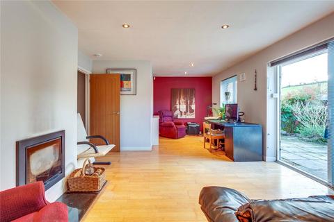 4 bedroom bungalow to rent, The Green, Henley-on-Thames RG9