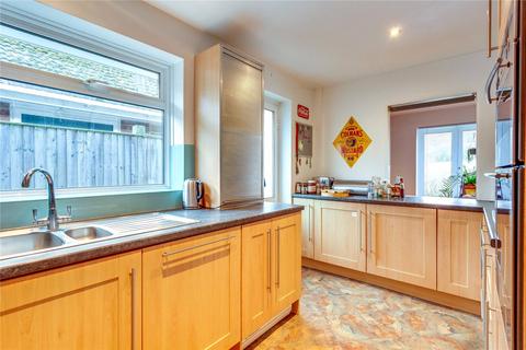 4 bedroom bungalow to rent, The Green, Henley-on-Thames RG9