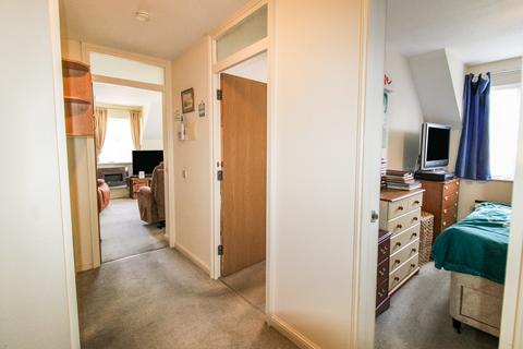 2 bedroom apartment for sale, Church Road East,  Farnborough , GU14