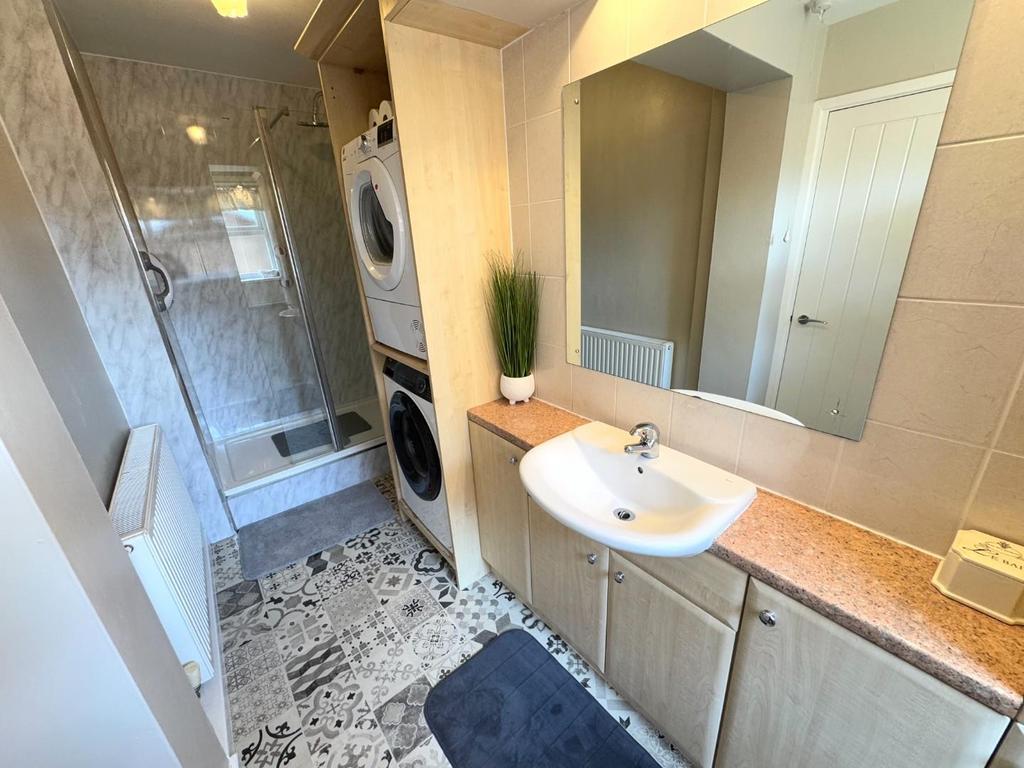 GROUND FLOOR SHOWER ROOM &amp; UTILITY