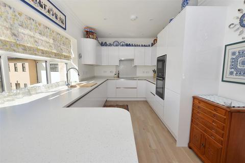 2 bedroom flat for sale, Barclay Court Gardens, Cromer