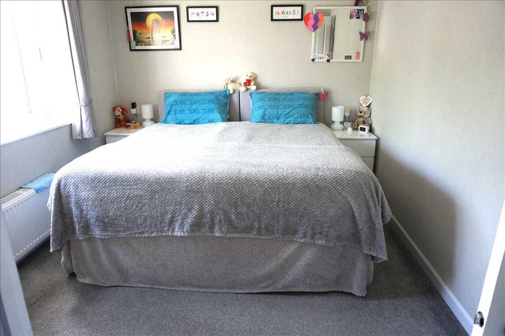Master bedroom :