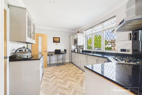 4 bedroom detached house for sale, Queens Walk, London NW9