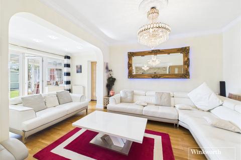 4 bedroom detached house for sale, Queens Walk, London NW9