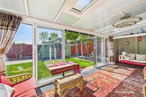 4 bedroom detached house for sale, Queens Walk, London NW9
