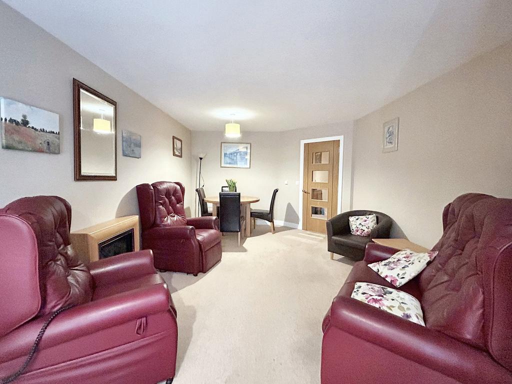 Lounge/dining room