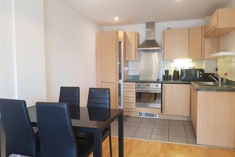2 bedroom apartment to rent, Queens Court, HU1 3DR