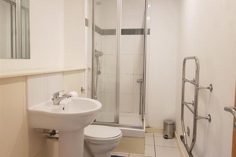 2 bedroom apartment to rent, Queens Court, HU1 3DR