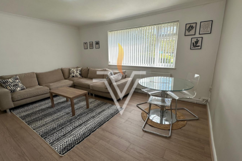 2 bedroom apartment to rent, Orlescote Road