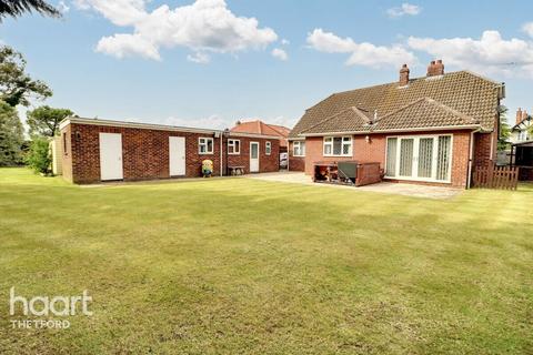 4 bedroom chalet for sale - Wings Road, Brandon
