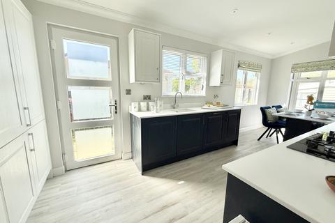 2 bedroom park home for sale, Gladelands Park, Ringwood Road, Ferndown, Dorset