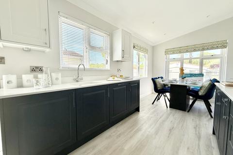 2 bedroom park home for sale, Gladelands Park, Ringwood Road, Ferndown, Dorset