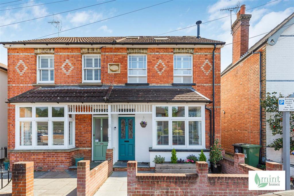 Mint homes-38 station road-kt14 5 .jpg