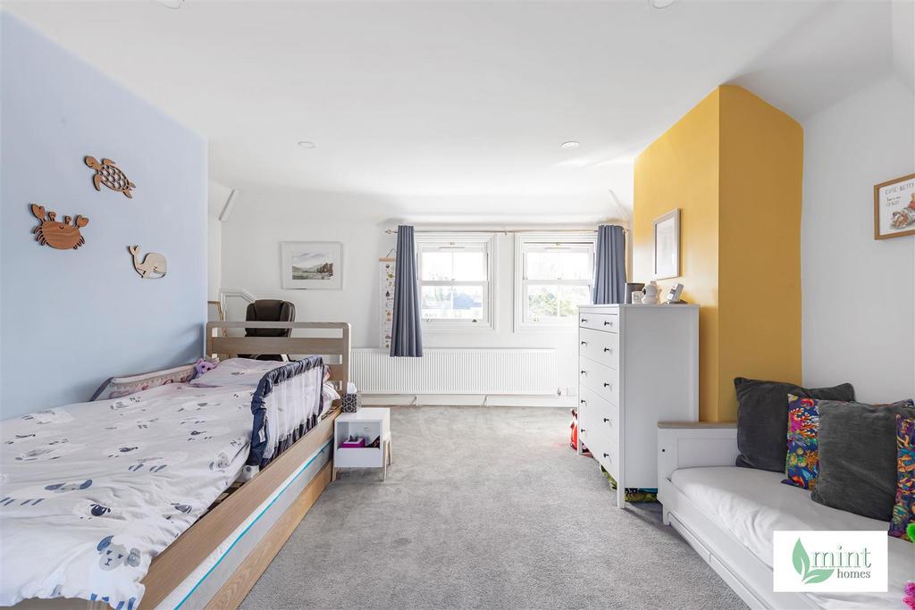 Mint homes-38 station road-kt14 4 .jpg