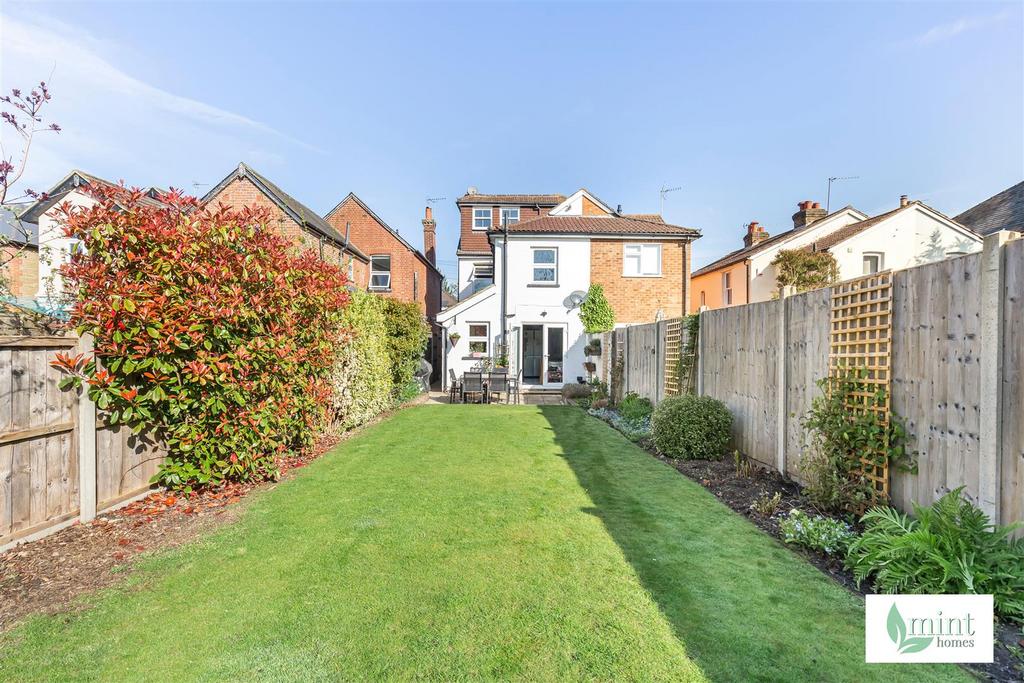 Mint homes-38 station road-kt14 1 .jpg