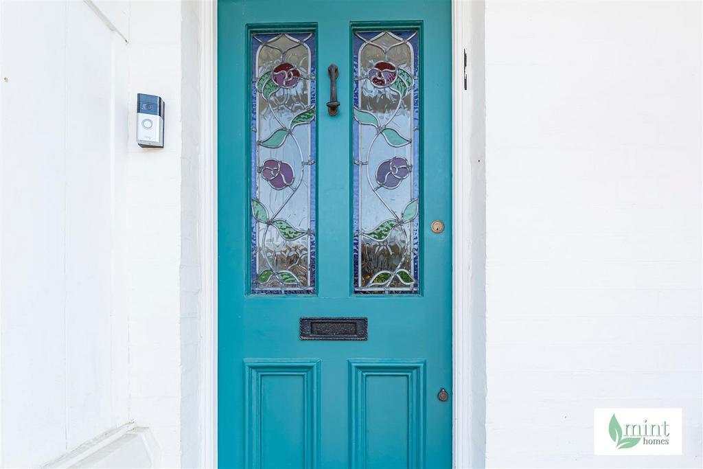 Mint homes-38 station road-kt14 3 .jpg