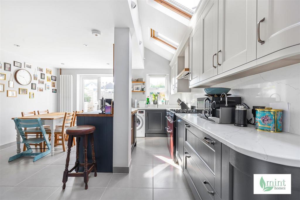 Mint homes-38 station road-kt14 17 .jpg