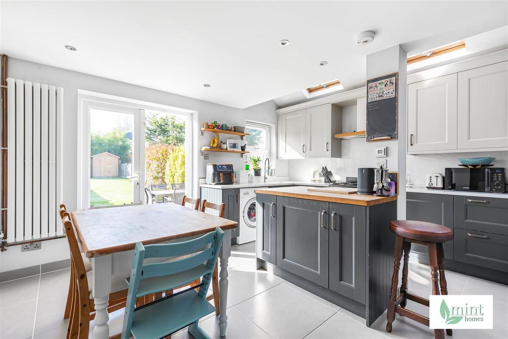 Mint homes-38 station road-kt14 18 .jpg