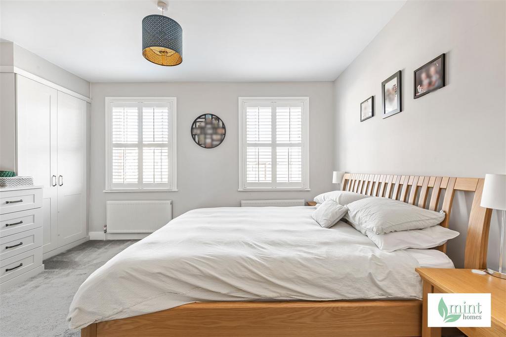 Mint homes-38 station road-kt14 5 .jpg