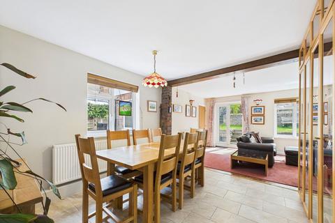 4 bedroom detached bungalow for sale, Plaitford Close,Rickmansworth,WD3 1NJ