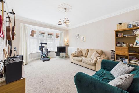 6 bedroom terraced house for sale, Meadowfield Road, Bridlington