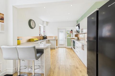 6 bedroom terraced house for sale, Meadowfield Road, Bridlington