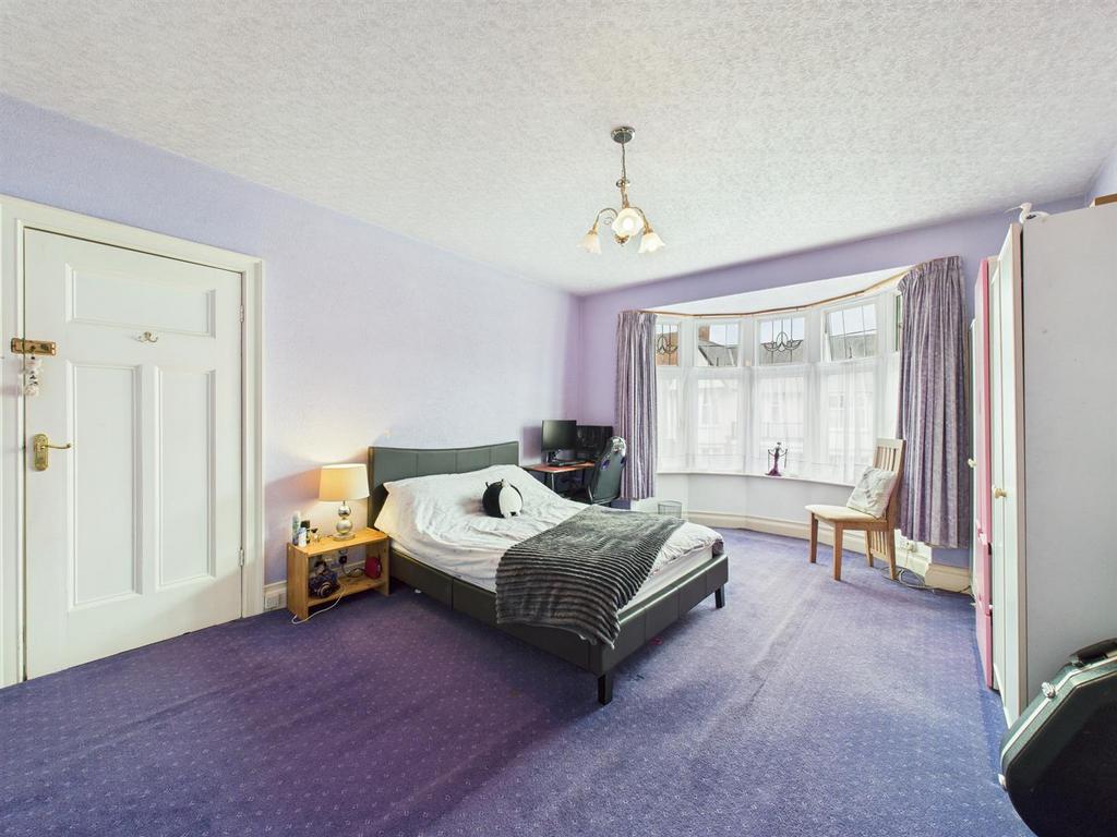 Meadowfield Road, Bridlington 6 bed terraced house - £269,950