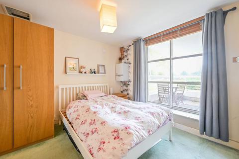 2 bedroom flat for sale, Barrier Point Road, Docklands, London, E16
