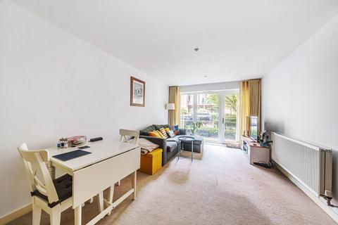 2 bedroom flat to rent, Howard Road, Stanmore, HA7