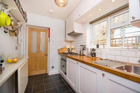 1 bedroom end of terrace house to rent, Hawks Road, Kingston, Kingston upon Thames, KT1