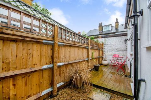1 bedroom end of terrace house to rent, Hawks Road, Kingston, Kingston upon Thames, KT1