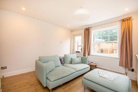 1 bedroom end of terrace house to rent, Hawks Road, Kingston, Kingston upon Thames, KT1