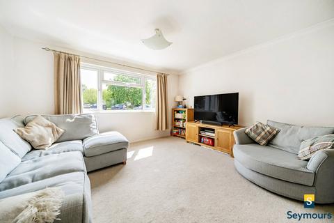 2 Penny Drive, Wood Street Village, Guildford, GU3 3DJ