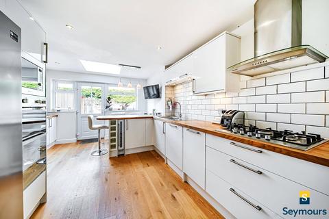 2 Penny Drive, Wood Street Village, Guildford, GU3 3DJ