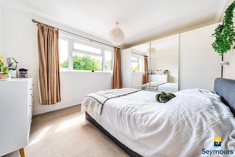2 Penny Drive, Wood Street Village, Guildford, GU3 3DJ