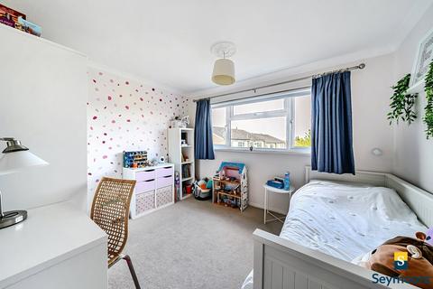 2 Penny Drive, Wood Street Village, Guildford, GU3 3DJ