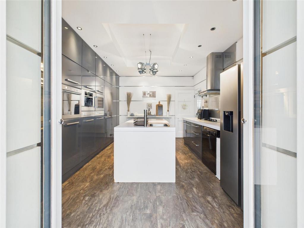 Kitchen 13.jpg