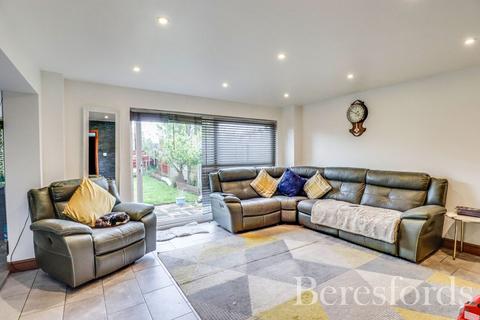 5 bedroom semi-detached house for sale, Wallasea Gardens, Chelmsford, CM1