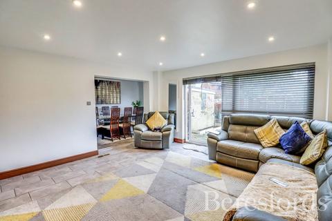 5 bedroom semi-detached house for sale, Wallasea Gardens, Chelmsford, CM1