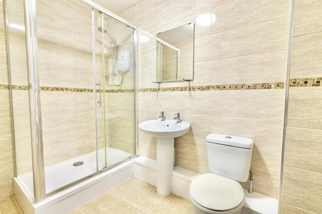 A modern and well-appointed bathroom featuring ...