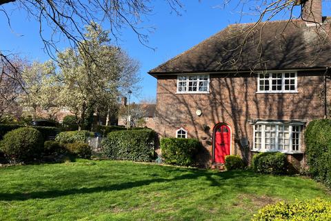 1 bedroom flat for sale, 21 Neale Close, London, N2 0LE