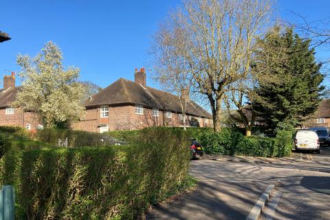 1 bedroom flat for sale, 21 Neale Close, London, N2 0LE